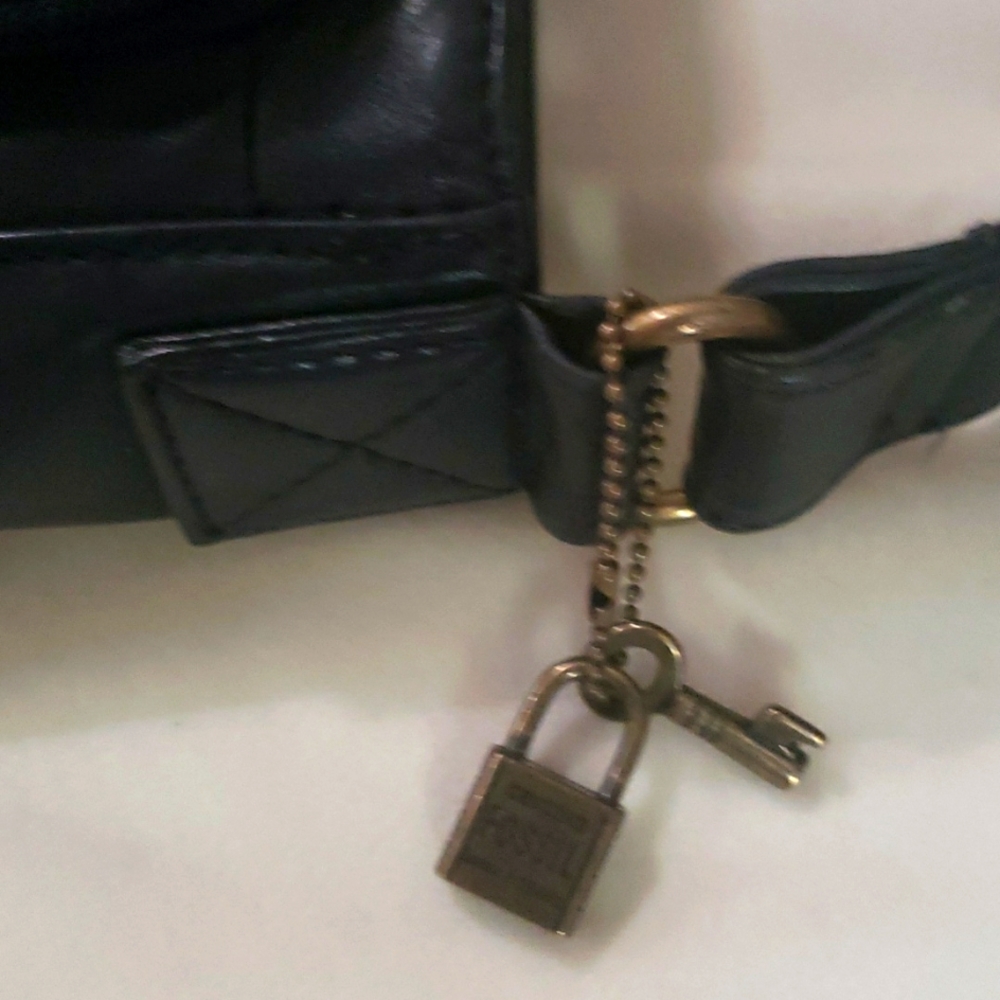 Vintage fossil crossbody bag. - Picture 14 of 17